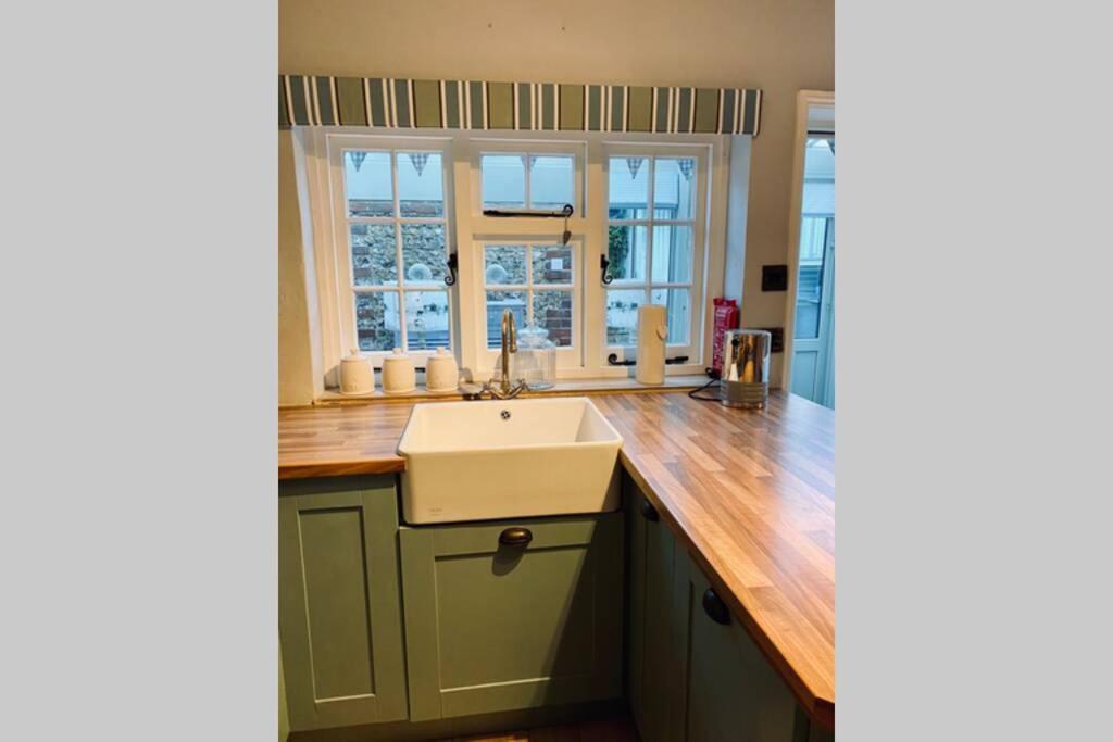 Angel Cottage, Boxgrove, Chichester - Relax And Unwind Exteriör bild